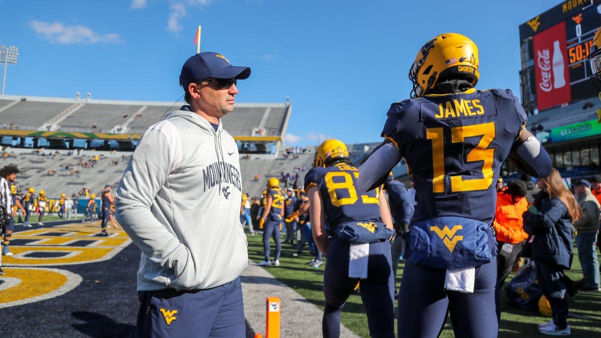 Report: Texas in Talks with Former West Virginia Head Coach Neal Brown ...